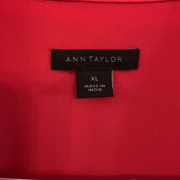 Ann Taylor red pull over top long sleeve two breast pockets extra large - Picture 3 of 4
